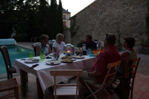 Ljumt kvällshäng i murvelträdgården