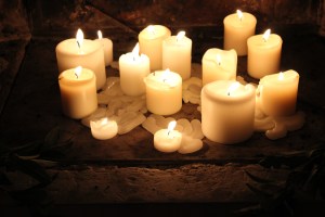 Nu kan vi elda med vedklabbar istället för stearinljus...