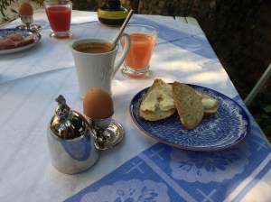 Tidig frukost innan den värsta hettan satte in