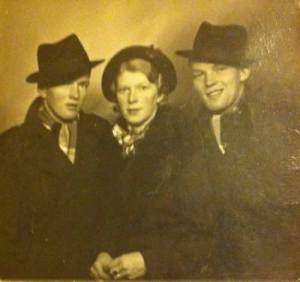 Tre av sju stiliga syskon