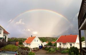 Jo, den är på riktigt, regnbågen - panorerad av V