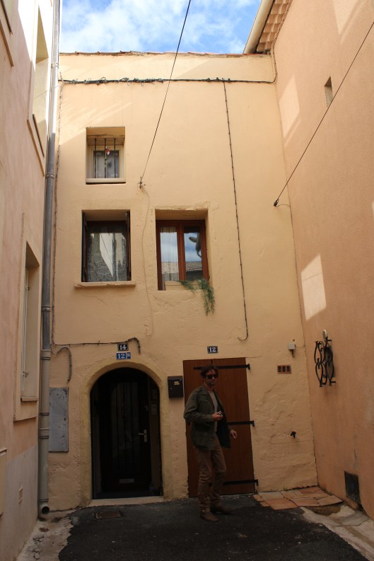 Det är två hus, inte ett, så brett är det inte!