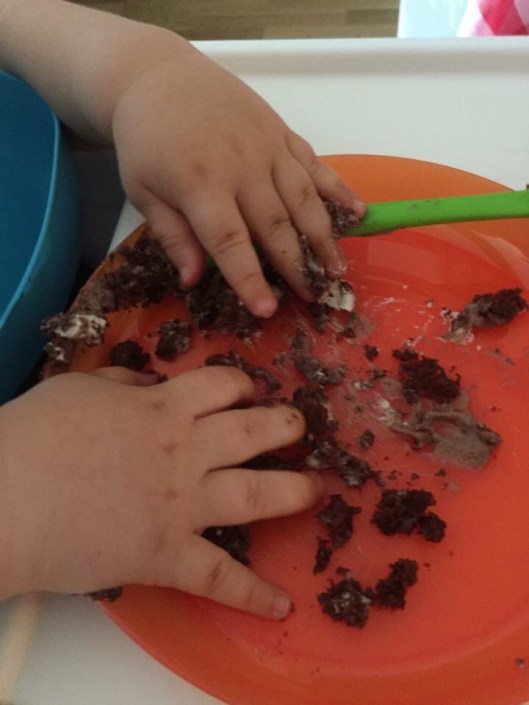 Fast här är det födelsedagstårta som mumsas...