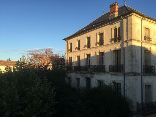 Grannen tvärsöver gatan