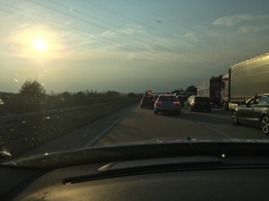 Stau nummer 537.495 (typ) nära Hannover i skymningen...